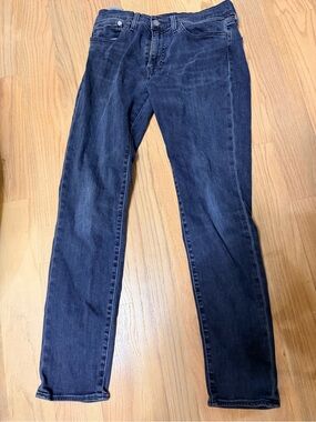 Levi’s Premium black tag Slim Straight Women’s Jeans in Dark Wash
